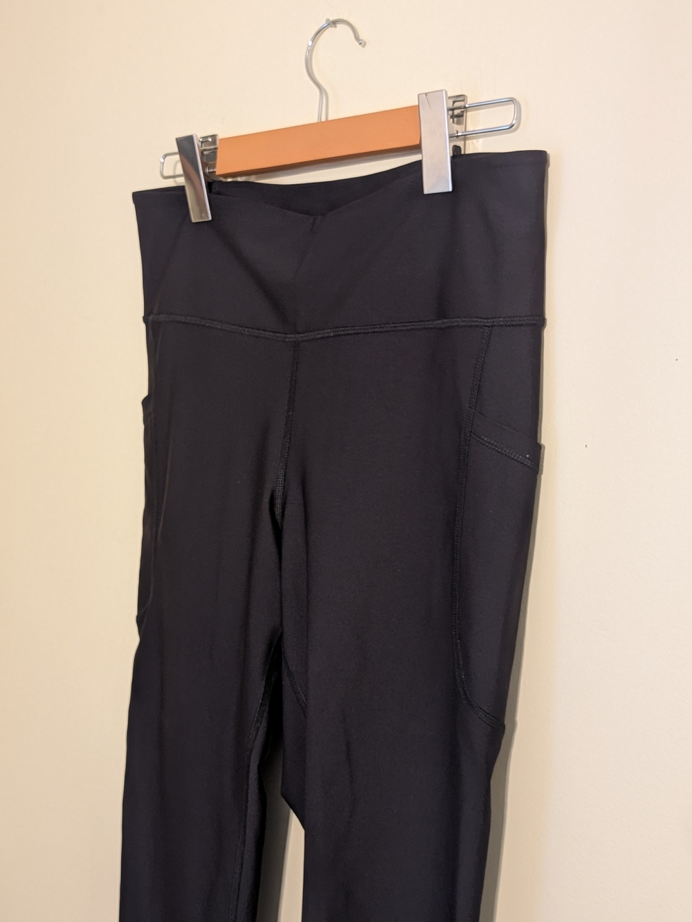 Old Navy Active PowerSoft High-Rise Leggings With Pockets - Size L / Large
